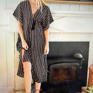 Cool change Mykonos caftan wisteria in black